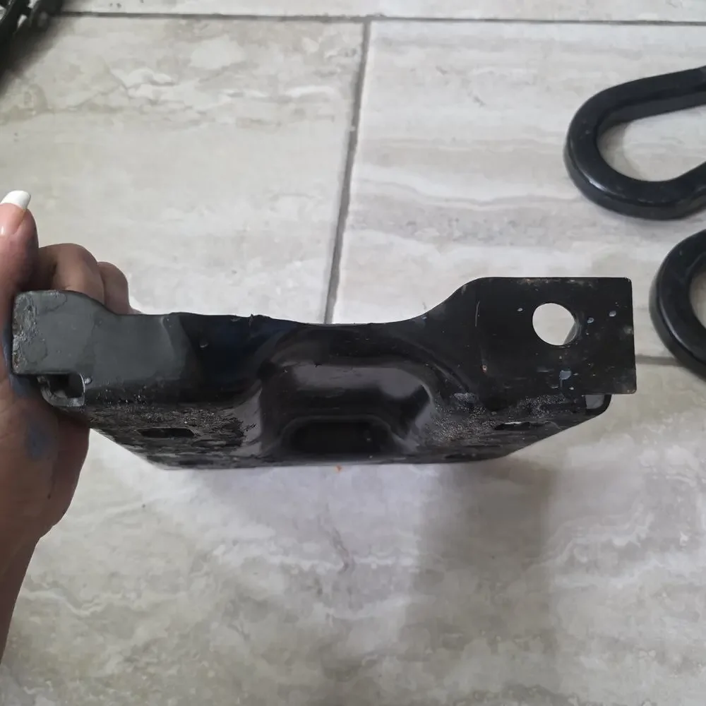 2020-2023 Chevrolet Silverado 2500 3500 Front Right Bumper‎ Bar Bracket 84568470